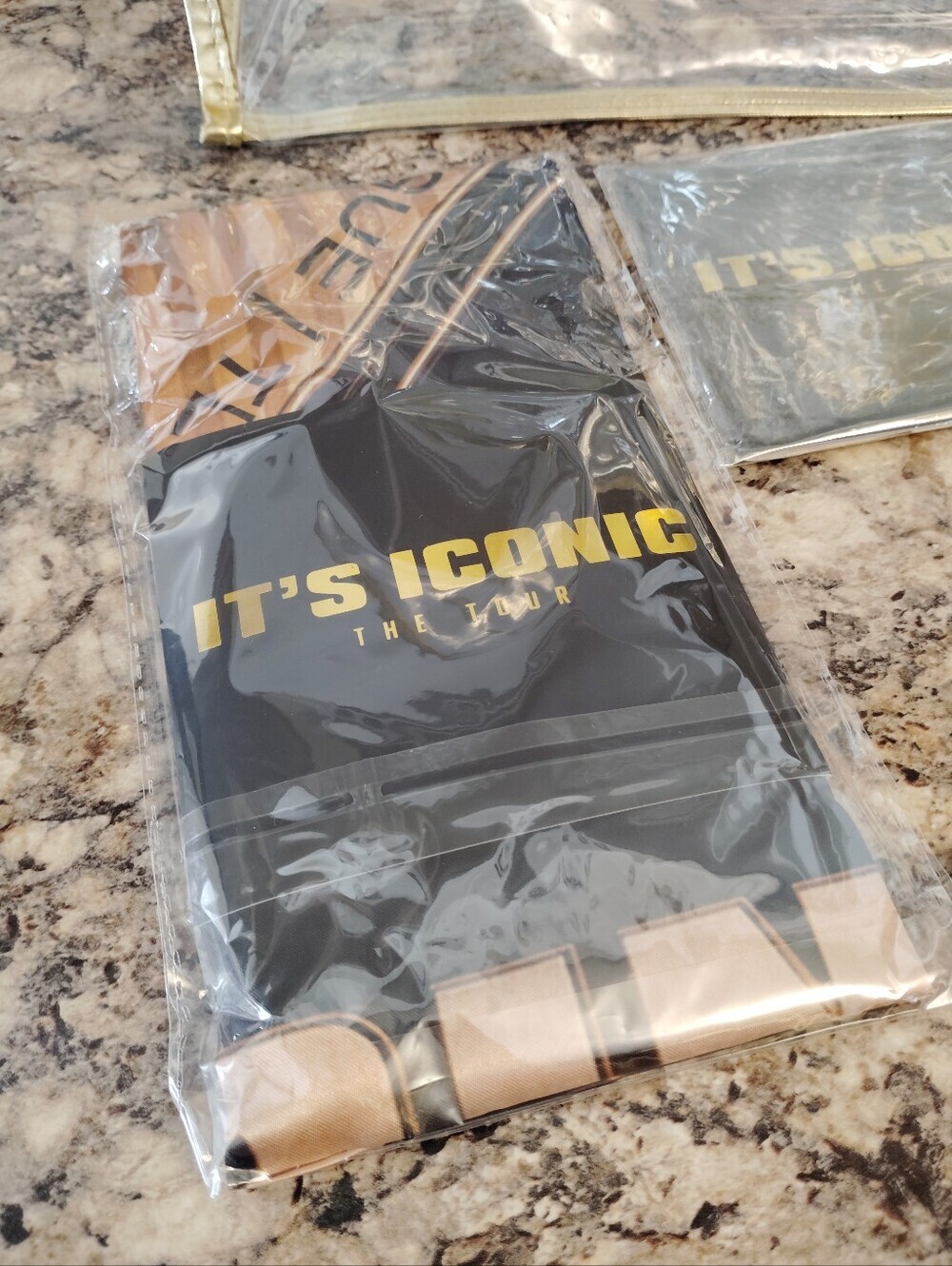 It’s Iconic The Tour VIP Swag Bag Bundle – TLC, En Vogue, Salt-N-PepaCondi - Picture 8 of 10